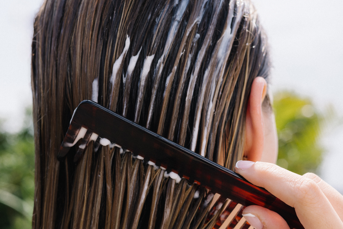 Cómo reparar el cabello dañado en primavera